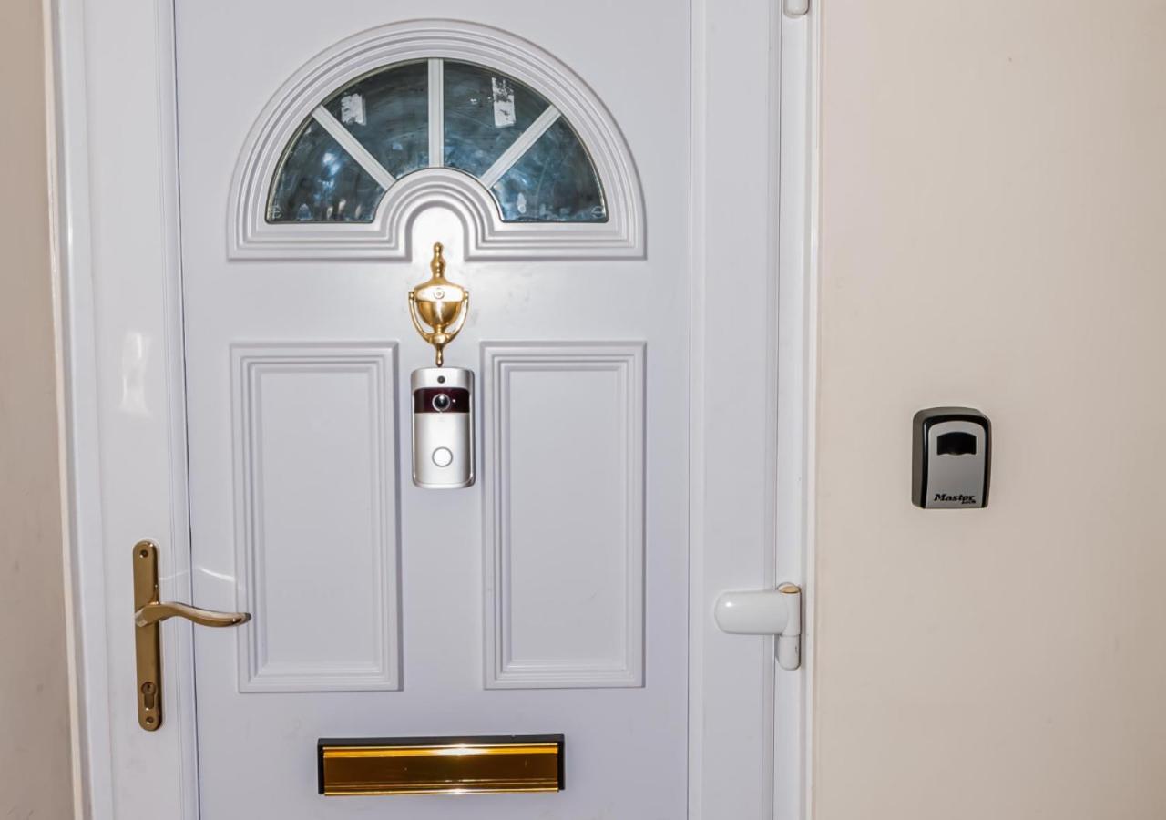 2 Bed Apartment-5 Guests - Business-Relocation-Parking - The Brighton Short Stay & Serviced Apartments Exterior foto